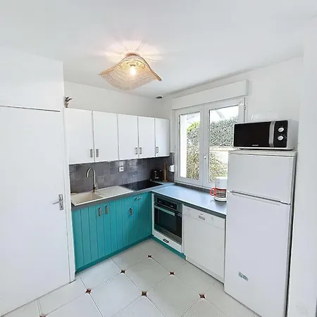 Prázdninový dům Maison De A 50m De La Et Commerces, 2 Chambres, Cour Mitoyenne - Fr-1-361-114