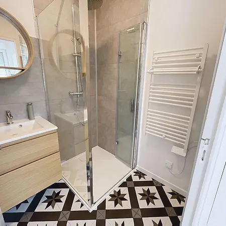 Maison De à 50m De La Et Commerces, 2 Chambres, Cour Mitoyenne - Fr-1-361-114 Hébergement de vacances *