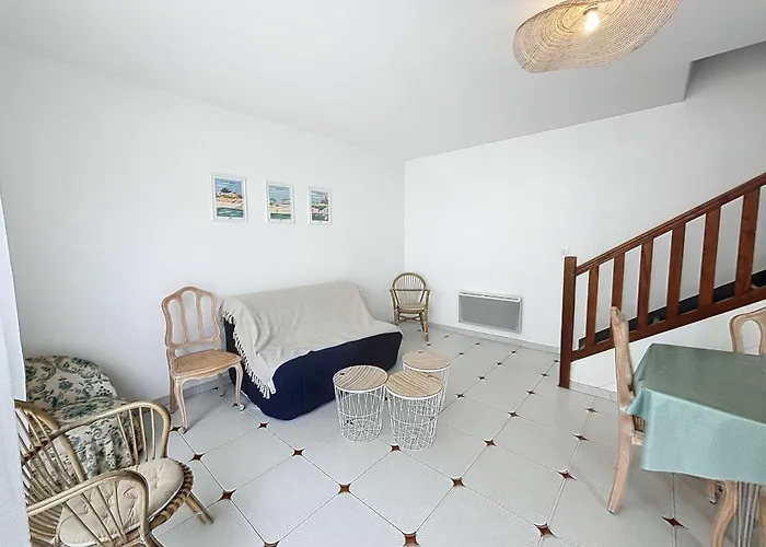 Maison De A 50m De La Et Commerces, 2 Chambres, Cour Mitoyenne - Fr-1-361-114 * Bouillon