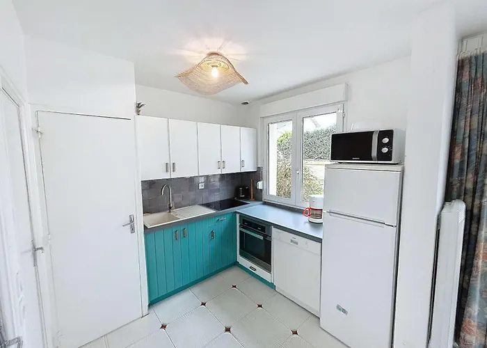 Дом отдыха Maison De A 50m De La Et Commerces, 2 Chambres, Cour Mitoyenne - Fr-1-361-114