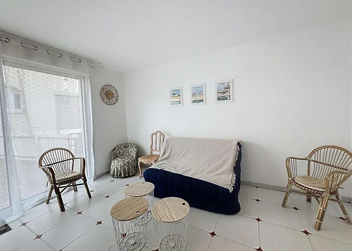 Maison De A 50m De La Et Commerces, 2 Chambres, Cour Mitoyenne - Fr-1-361-114 Bouillon